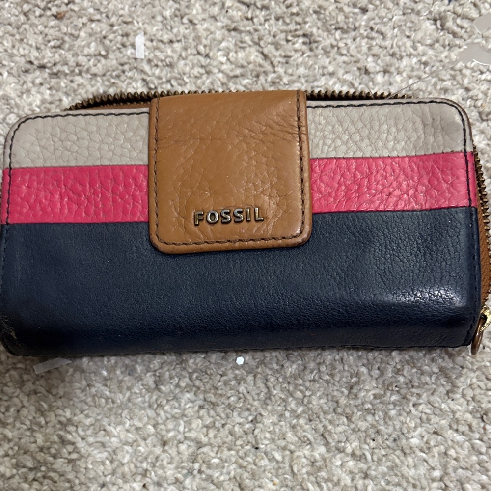 An old but  a good 20o. HerFossil Tri-Panel Leather Wallet in Navy, Pink & Tan